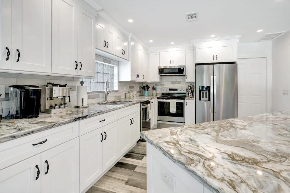 Heated Pool & Spa Home on a Scenic, Gulf Access Canal -Close to Bonita Beach!